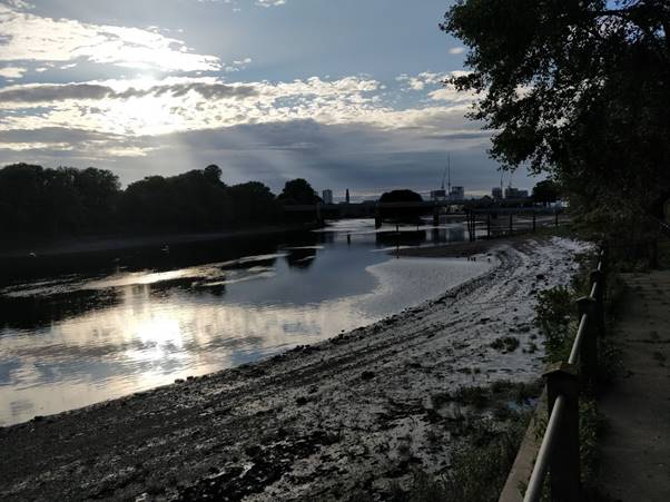 A body of water Description automatically generated