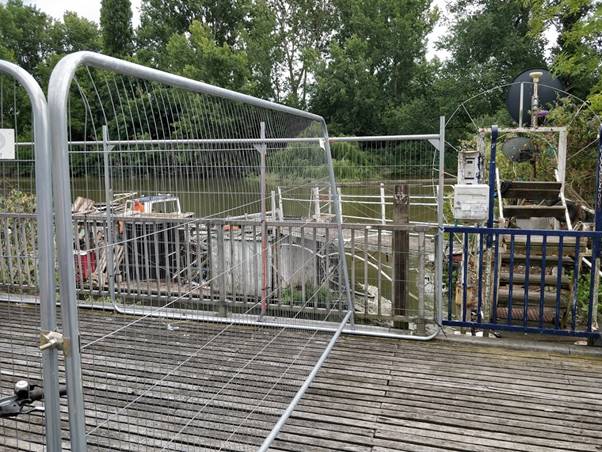 A metal fence Description automatically generated