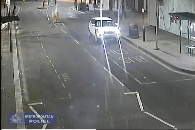 White Range Rover Evoque on Turnham Green Terrace