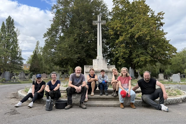 Ealing Parks Foundation volunteers