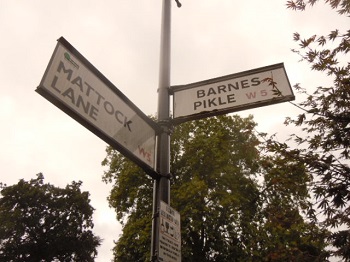 Barnes Pikle signs Mike Abbott