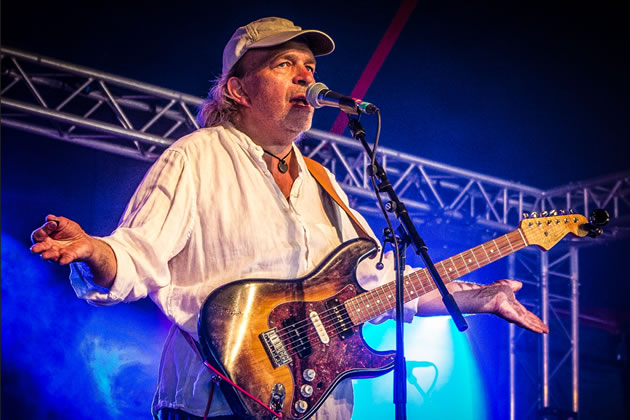 Ealing Blues Festival founder Robert Hokum (aka Bob Salmons) performing at the 2021 Festival